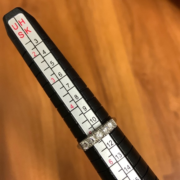 Platinum Ring with Diamonds - Picture 6 of 9